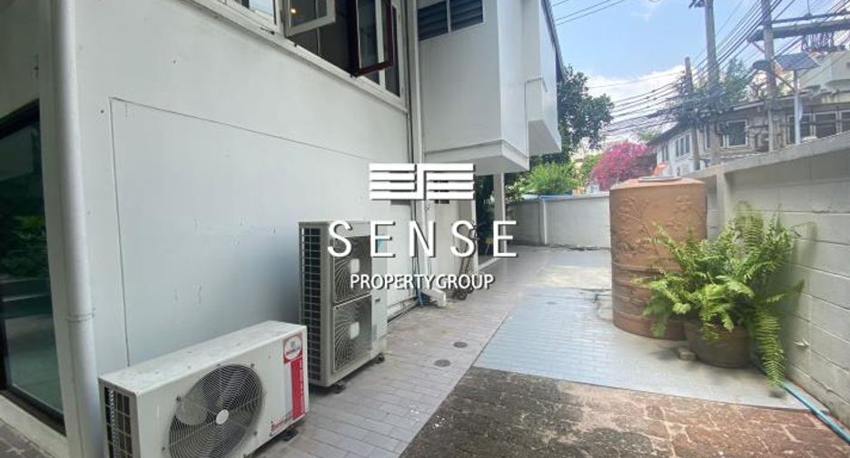 For sale 3 bedrooms house in Pathum Wan, Bangkok