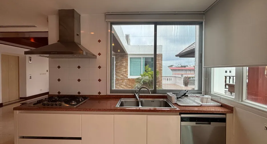 Condo en alquiler de 3 habitaciones en Thalang, Phuket