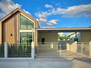 Haus zum Kauf mit 3 Zimmer in Si Racha, Chonburi