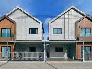 Haus zum Kauf mit 3 Zimmer in Si Racha, Chonburi