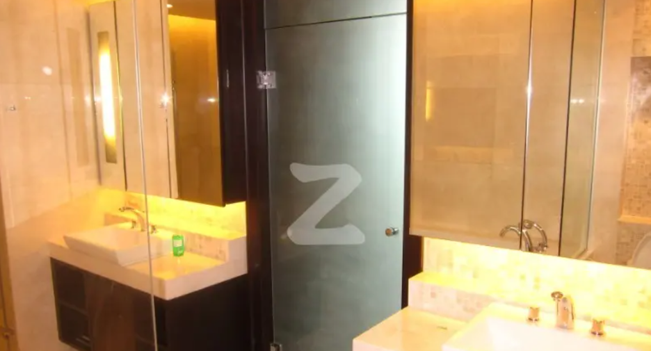 For rent 2 bedrooms condo in Pathum Wan, Bangkok