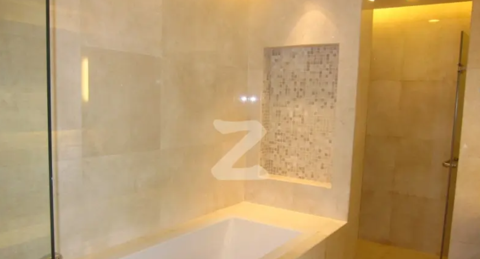 For rent 2 bedrooms condo in Pathum Wan, Bangkok