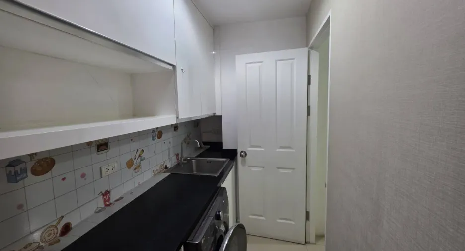 For sale and for rent 3 bedrooms condo in Huai Khwang, Bangkok