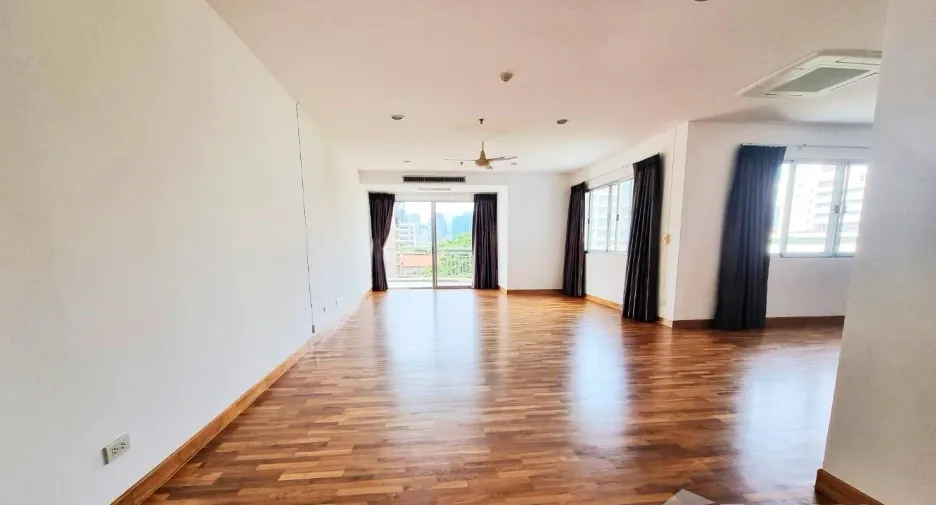 For rent 3 bedrooms apartment in Sathon, Bangkok