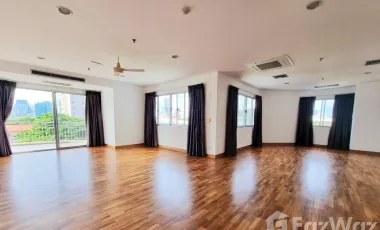 For rent 3 bedrooms apartment in Sathon, Bangkok