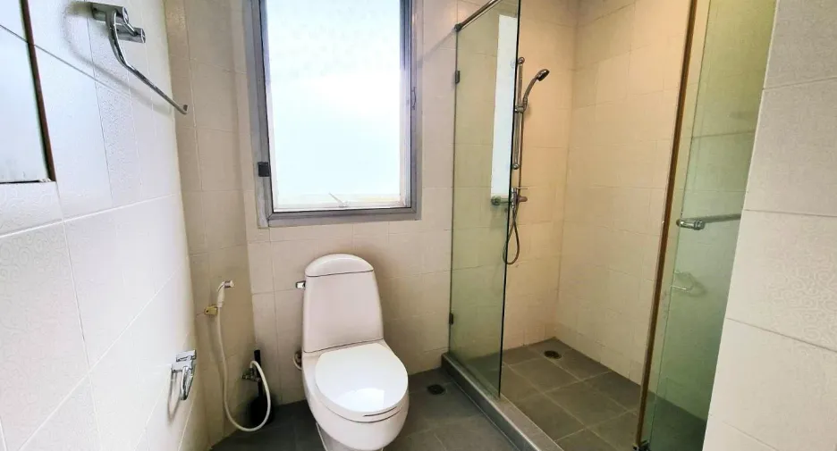 For rent 3 bedrooms apartment in Sathon, Bangkok