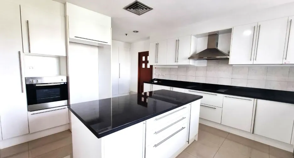 For rent 3 bedrooms apartment in Sathon, Bangkok