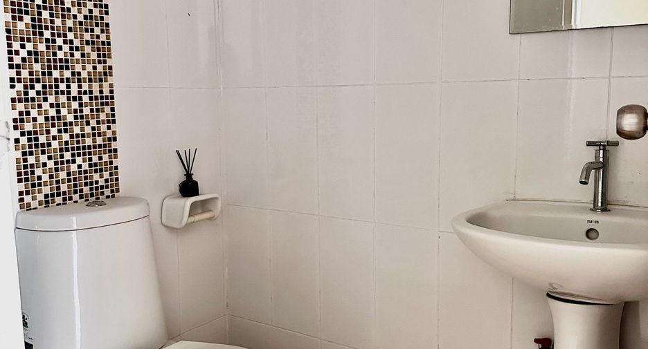 Local comercial en venta y en alquiler de 6 habitaciones en Mueang Chiang Mai, Chiang Mai