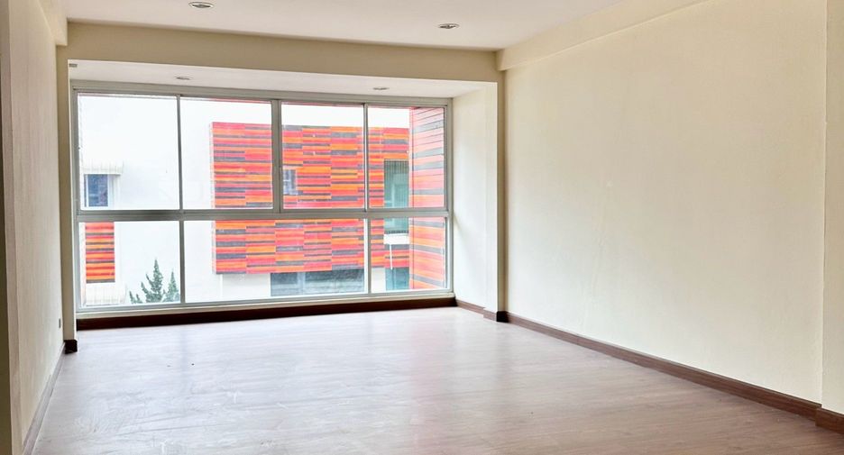 Local comercial en venta y en alquiler de 6 habitaciones en Mueang Chiang Mai, Chiang Mai