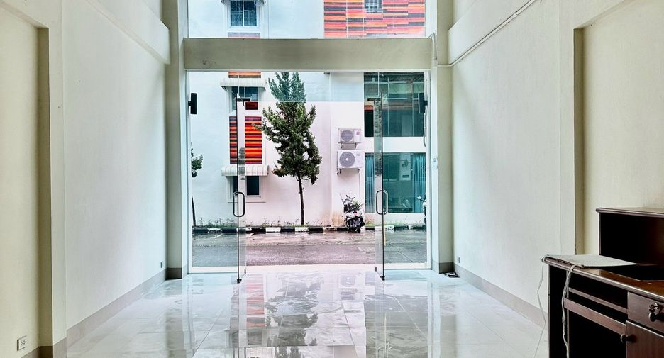 Local comercial en venta y en alquiler de 6 habitaciones en Mueang Chiang Mai, Chiang Mai
