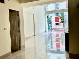 Local comercial en venta y en alquiler de 6 habitaciones en Mueang Chiang Mai, Chiang Mai