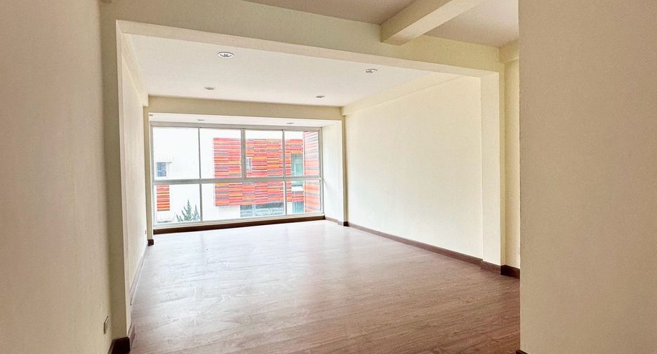 Local comercial en venta y en alquiler de 6 habitaciones en Mueang Chiang Mai, Chiang Mai