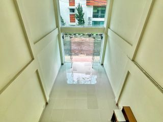 Local comercial en venta y en alquiler de 6 habitaciones en Mueang Chiang Mai, Chiang Mai