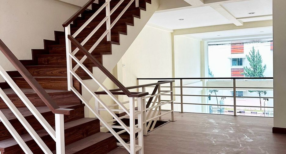 Local comercial en venta y en alquiler de 6 habitaciones en Mueang Chiang Mai, Chiang Mai