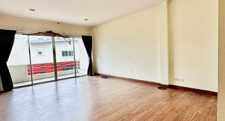 Local comercial en venta y en alquiler de 6 habitaciones en Mueang Chiang Mai, Chiang Mai