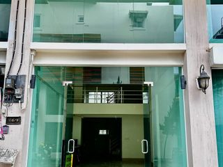 Local comercial en venta y en alquiler de 6 habitaciones en Mueang Chiang Mai, Chiang Mai