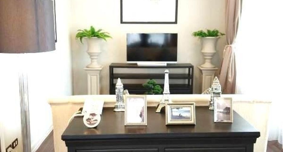 For rent 2 bedrooms apartment in Sathon, Bangkok