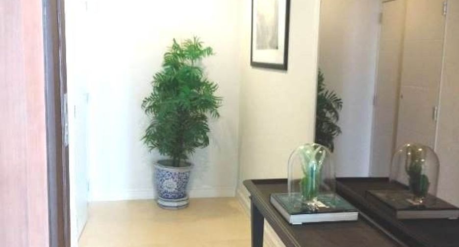 For rent 2 bedrooms apartment in Sathon, Bangkok