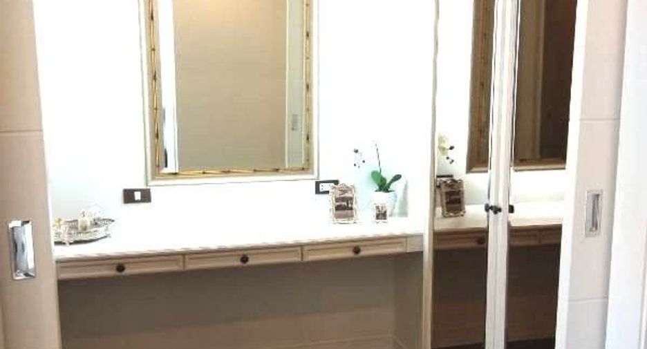 For rent 2 bedrooms apartment in Sathon, Bangkok