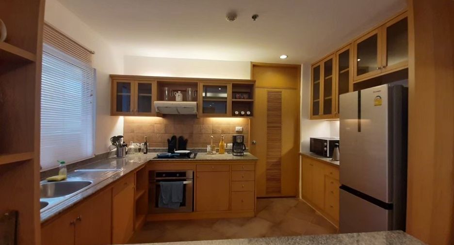 For rent 3 bedrooms apartment in Sathon, Bangkok