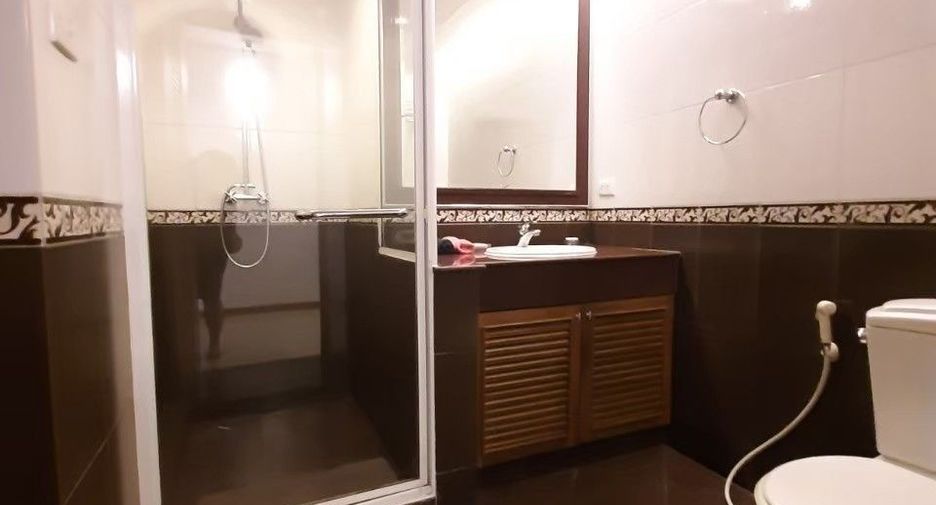 For rent 3 bedrooms apartment in Sathon, Bangkok