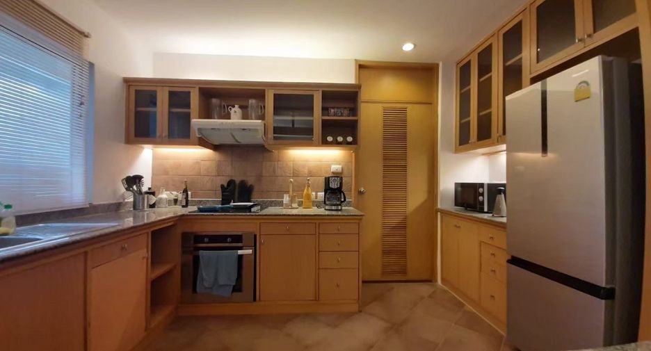 For rent 3 bedrooms apartment in Sathon, Bangkok