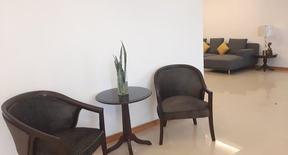 For rent 3 bedrooms apartment in Sathon, Bangkok