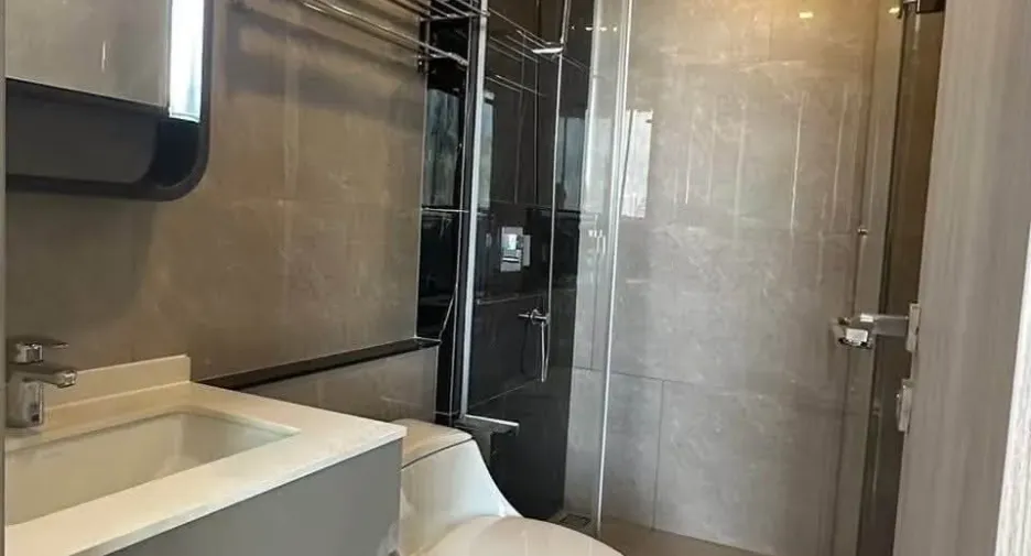 For rent 1 bed condo in Huai Khwang, Bangkok