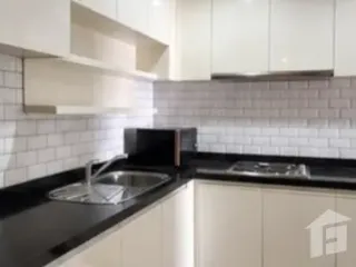 For rent 3 bedrooms condo in Huai Khwang, Bangkok