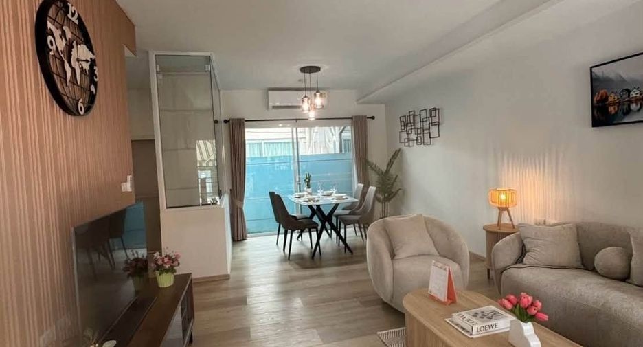 For rent 3 bedrooms townhouse in Bang Phli, Samut Prakan
