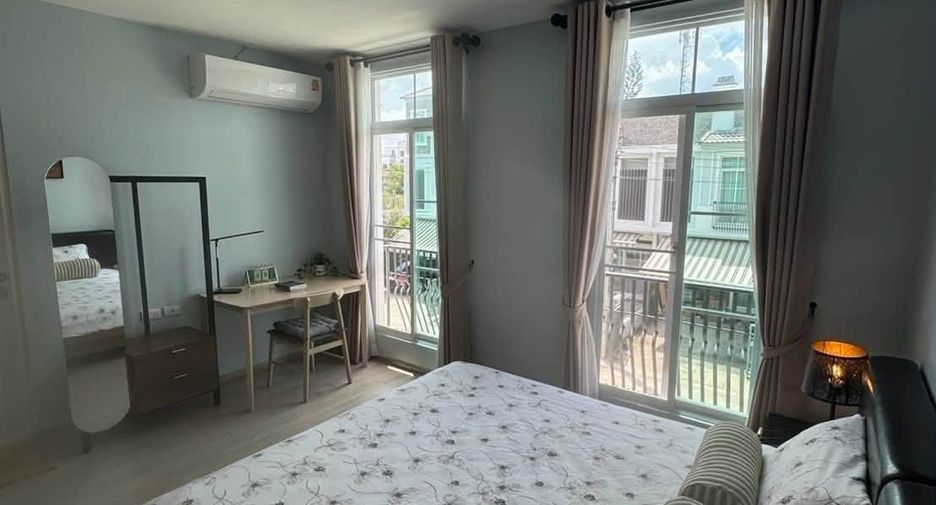 For rent 3 bedrooms townhouse in Bang Phli, Samut Prakan