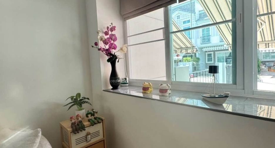 For rent 3 bedrooms townhouse in Bang Phli, Samut Prakan
