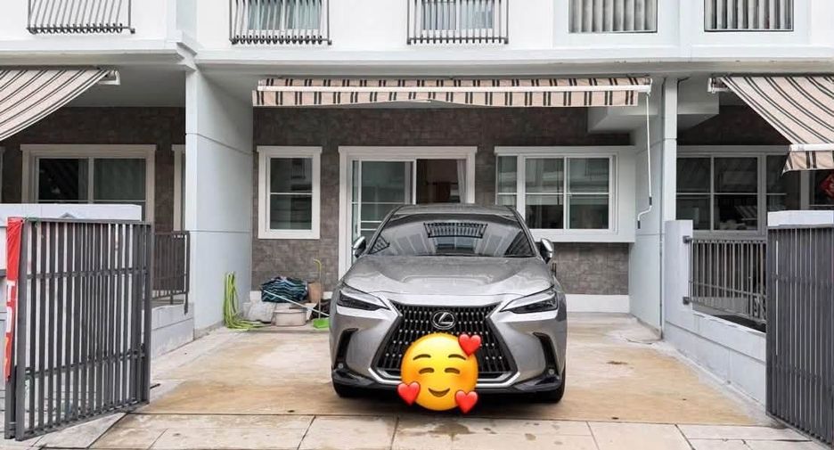For rent 3 bedrooms townhouse in Bang Phli, Samut Prakan