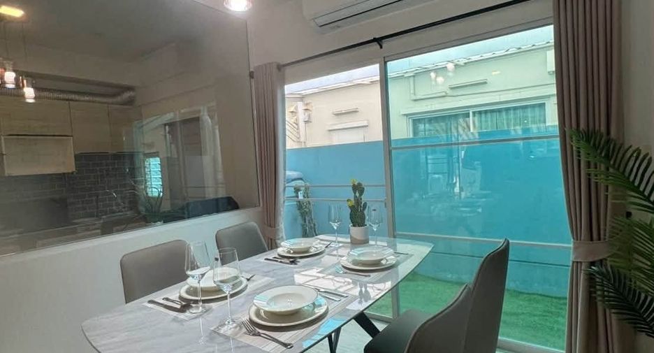 For rent 3 bedrooms townhouse in Bang Phli, Samut Prakan