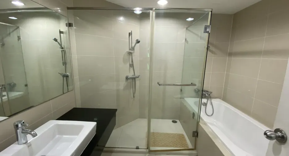 À vendre 2 chambres condo à Huai Khwang, Bangkok