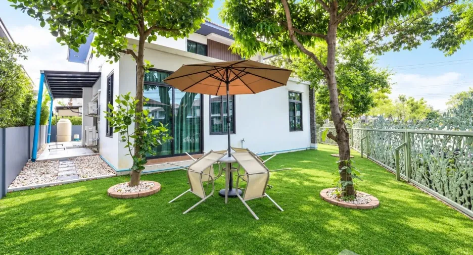 For rent 4 bedrooms house in Bang Khae, Bangkok