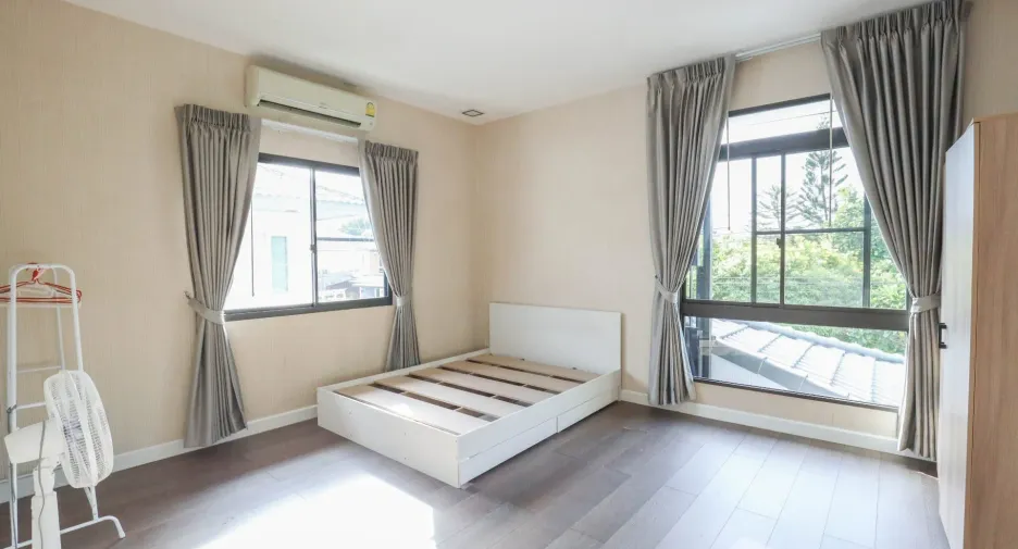 For rent 4 bedrooms house in Bang Khae, Bangkok
