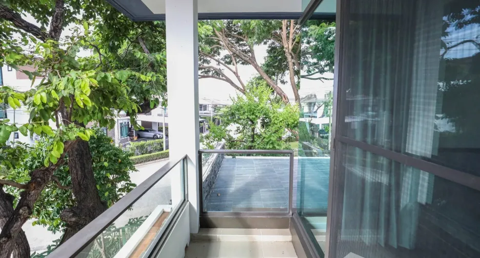 For rent 4 bedrooms house in Bang Khae, Bangkok