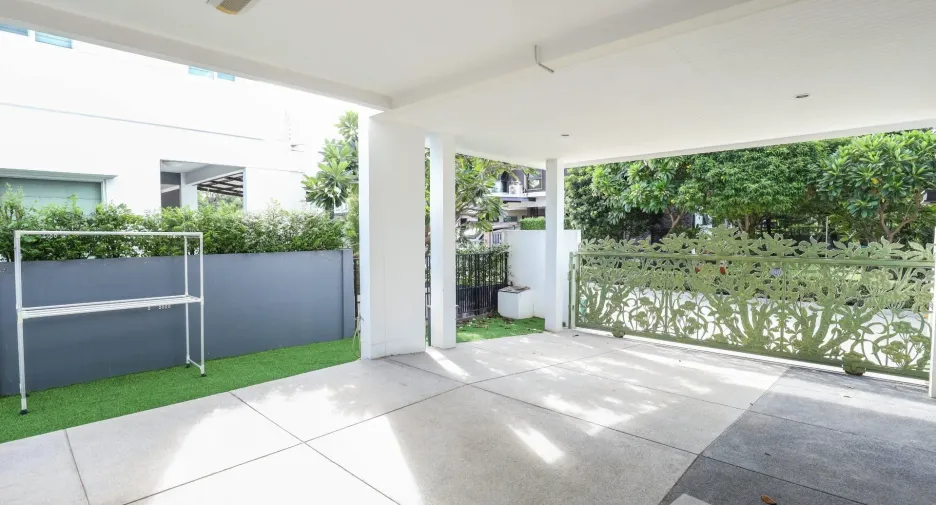 For rent 4 bedrooms house in Bang Khae, Bangkok