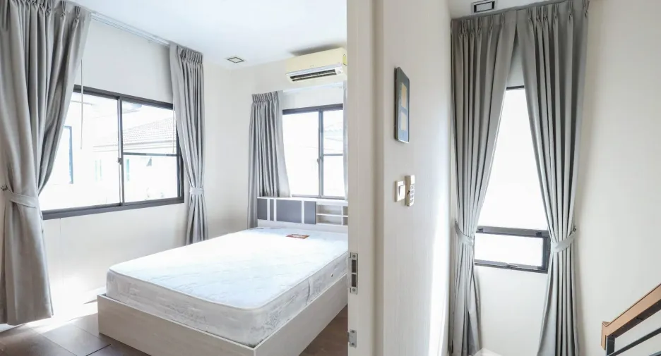 For rent 4 bedrooms house in Bang Khae, Bangkok