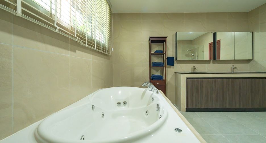 For rent 4 bedrooms villa in Thalang, Phuket