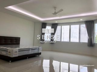 Casa adosada en alquiler de 4 habitaciones en Sathon, Bangkok