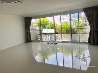 Casa adosada en alquiler de 4 habitaciones en Sathon, Bangkok