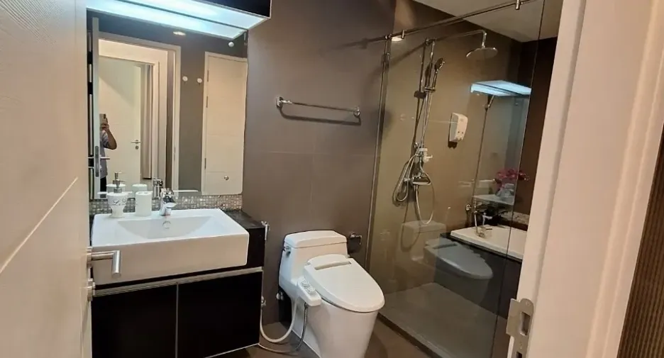 For rent 1 bed condo in Khlong Toei, Bangkok