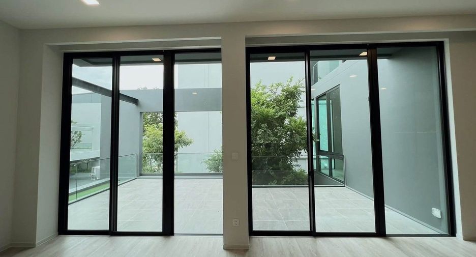 For rent 4 bedrooms house in Saphan Sung, Bangkok