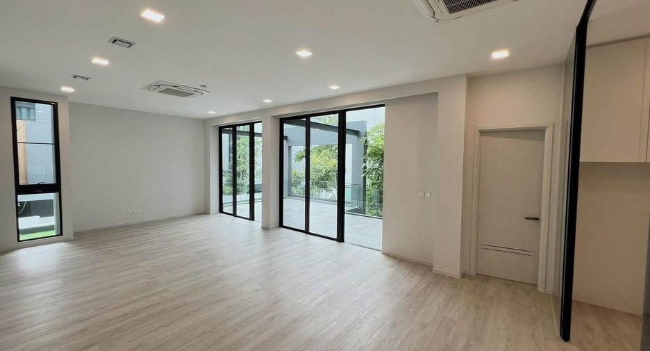 For rent 4 bedrooms house in Saphan Sung, Bangkok