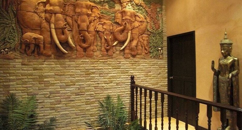 Villa zum Kauf mit 5 Zimmer in Bang Lamung, Chonburi