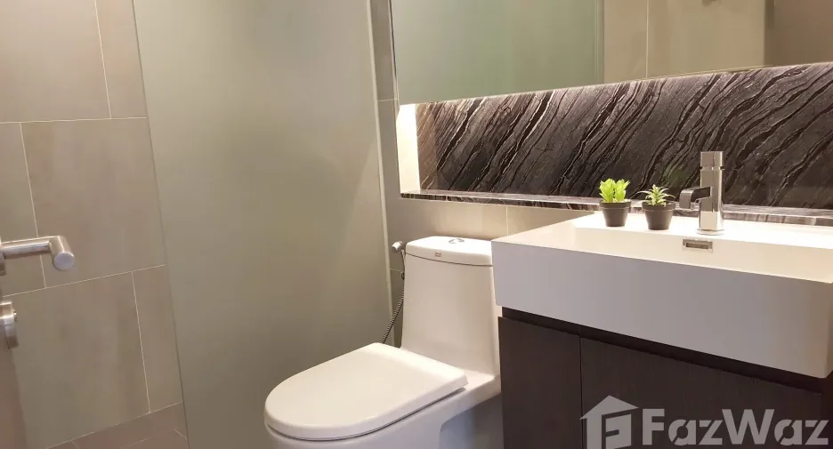 For sale 1 bed condo in Khlong Toei, Bangkok