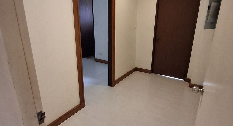 For rent 3 bedrooms apartment in Pathum Wan, Bangkok