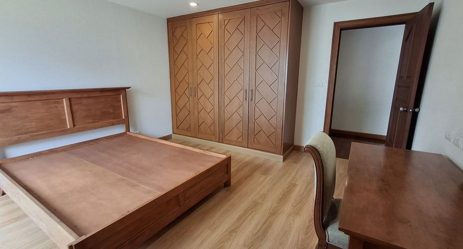 For rent 3 bedrooms apartment in Pathum Wan, Bangkok